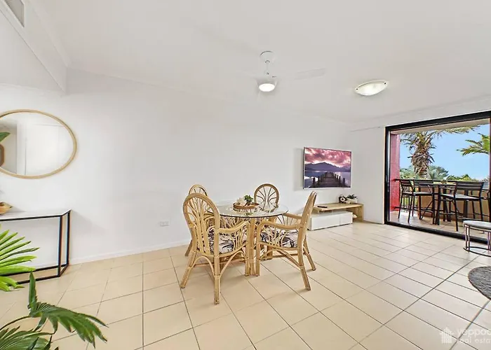 Yeppoon Cbd Furnished Apartment With Pool!