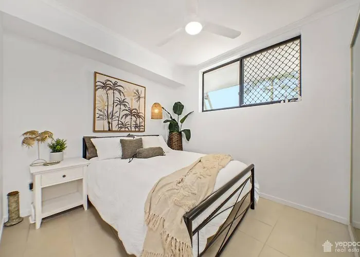 Yeppoon Cbd Furnished Apartment With Pool!
