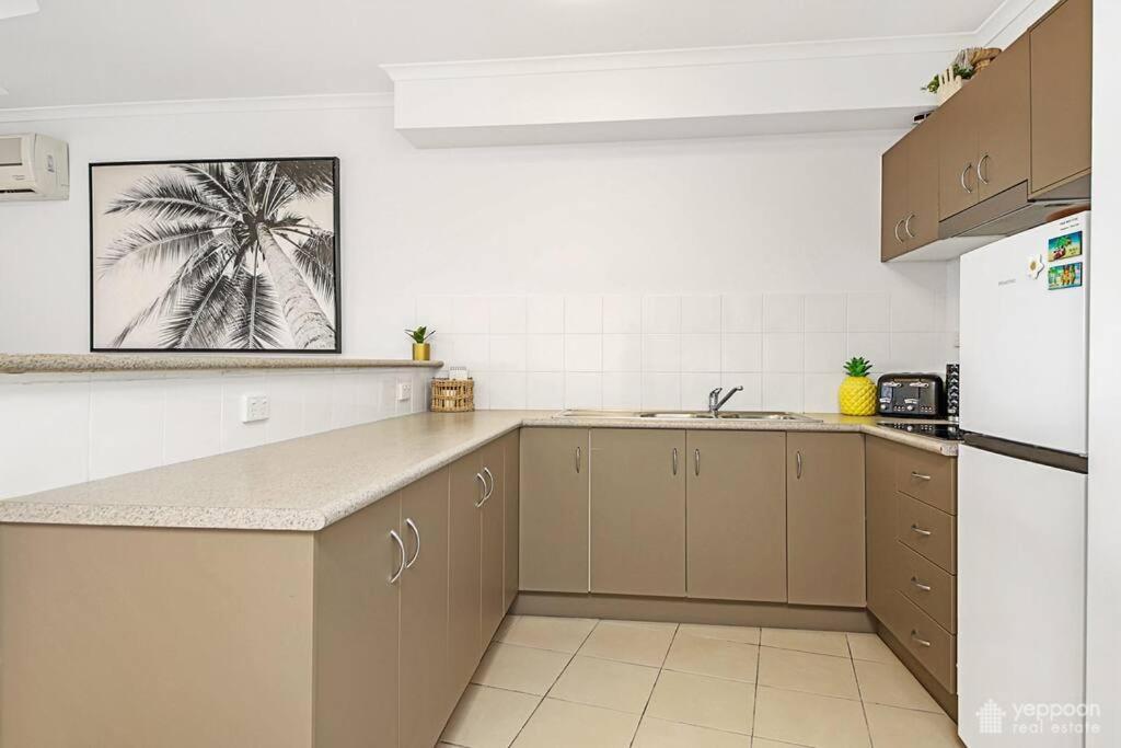 Cbd Furnished With Pool! * Yeppoon
